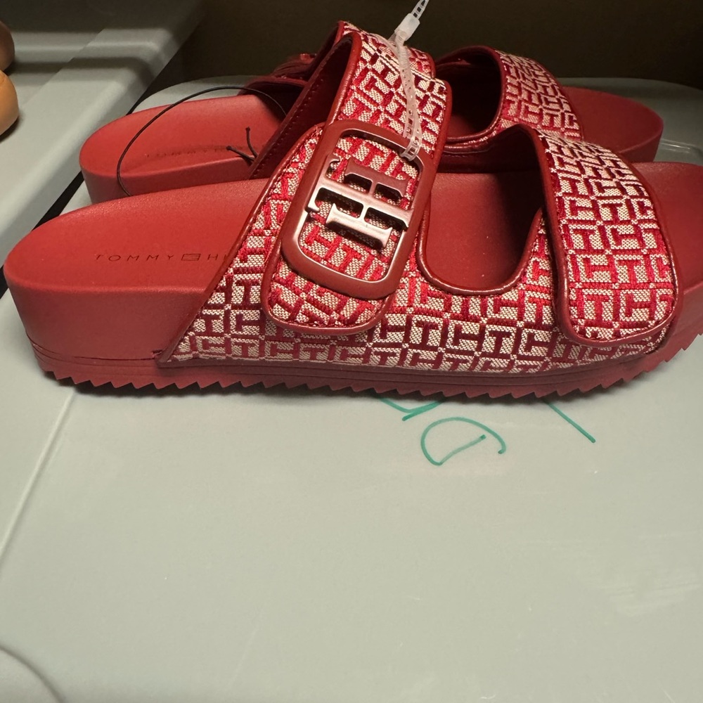 NWT Tommy Hilfiger Sandals w/   Patterned logo. SZ 7